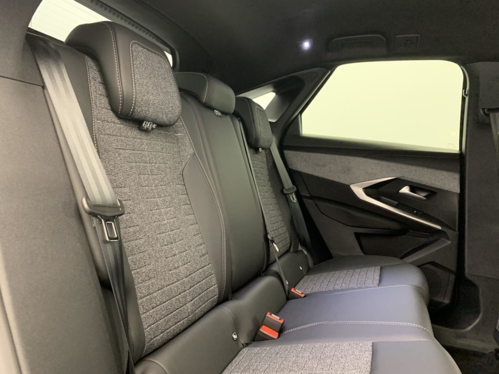 PEUGEOT 3008 Hybrid 145 e-DCS6 Allure - ref: 1-384839 - Photo 10