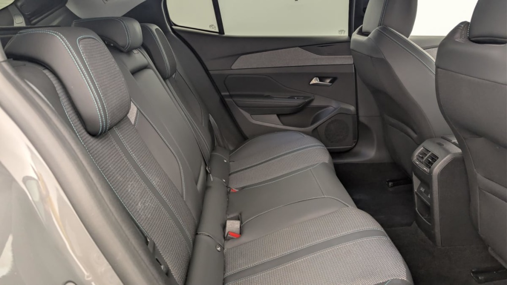 PEUGEOT 408 Hybrid 145 e-DCS6 Allure - ref: 1-385368 - Photo 10