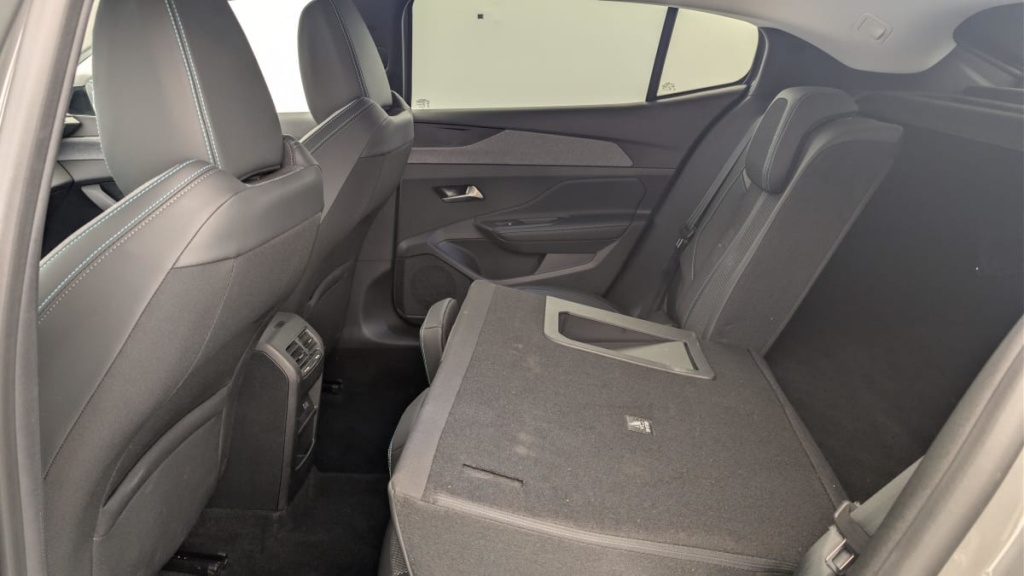 PEUGEOT 408 Hybrid 145 e-DCS6 Allure - ref: 1-385368 - Photo 12