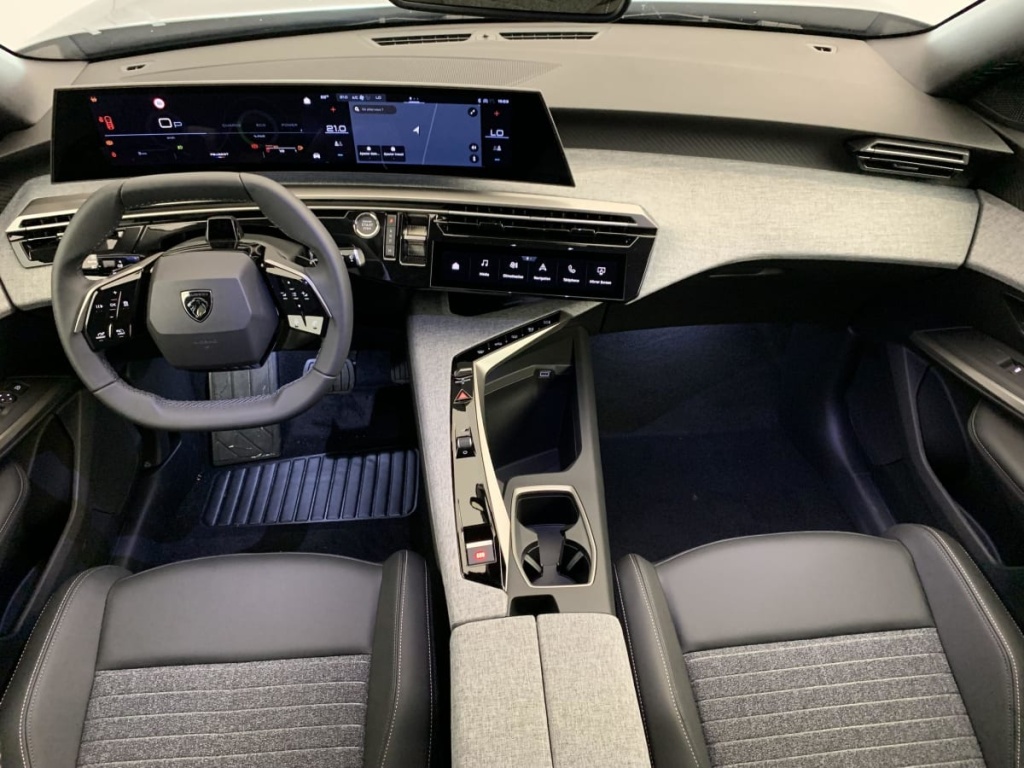 PEUGEOT 5008 HYBRID 145 CH E-DCS6 ALLURE - ref: 1-385550 - Photo 12
