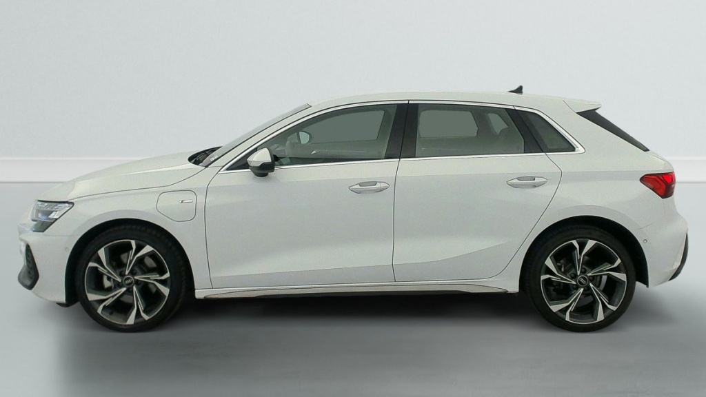 AUDI A3 Sportback TFSI e Hybride rechargeable 204 S tronic 6 S line - ref: 1-388270 - Photo 4