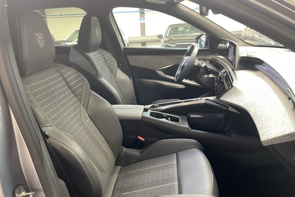 PEUGEOT 3008 Hybrid 145 e-DCS6 GT - ref: 1-388306 - Photo 9