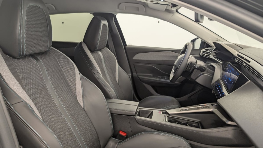 PEUGEOT 308 Hybrid 145 e-DCS6 Allure - ref: 1-388489 - Photo 9