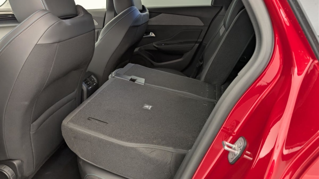 PEUGEOT 308 SW Hybrid 145 e-DCS6 Allure - ref: 1-389946 - Photo 12
