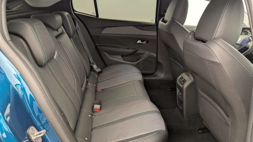 PEUGEOT 408 Hybrid 145 e-DCS6 Allure - ref: 1-390334 - Photo 10