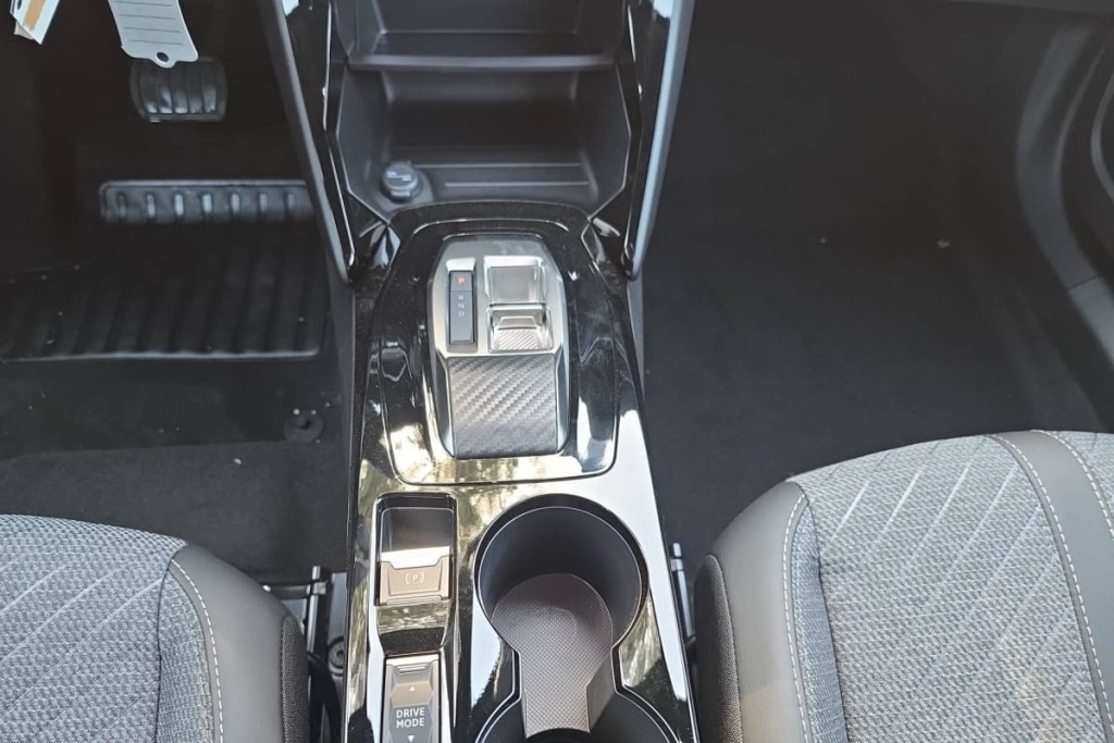 PEUGEOT 2008 Hybrid 145 e-DCS6 Allure - ref: 1-393970 - Photo 17