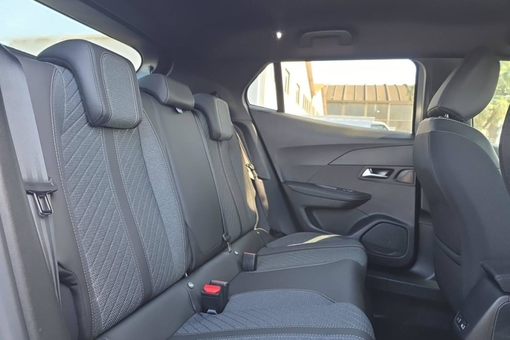 PEUGEOT 2008 Hybrid 145 e-DCS6 Allure - ref: 1-393973 - Photo 10