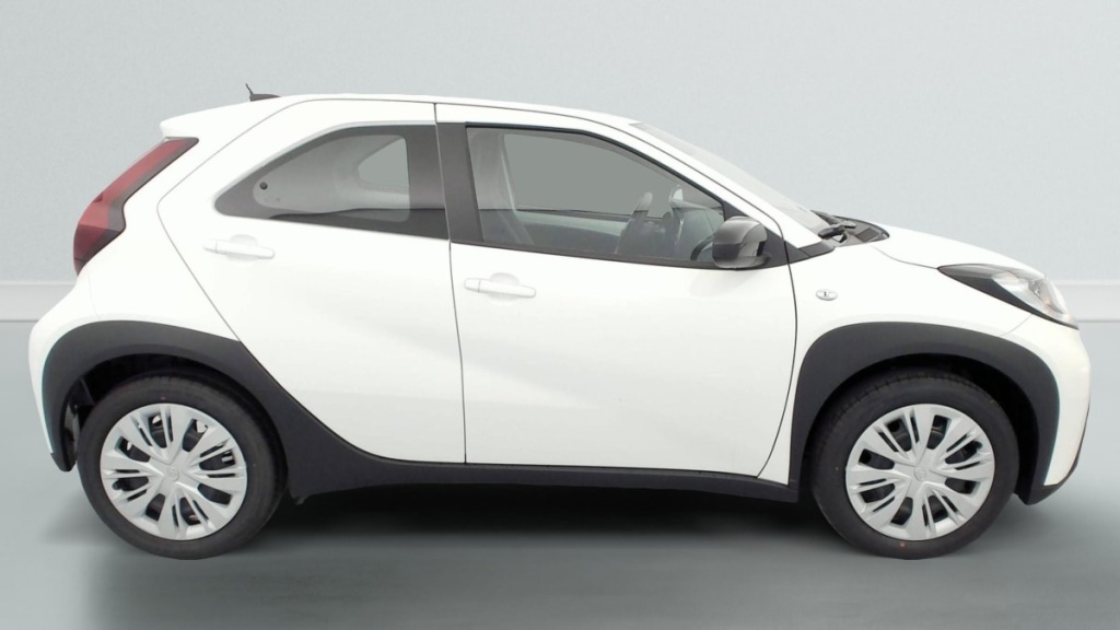TOYOTA Aygo X 1.0 VVT-i 72 Dynamic - ref: 1-394900 - Photo 8