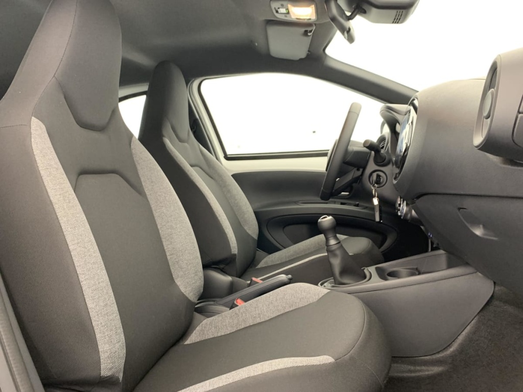TOYOTA Aygo X 1.0 VVT-i 72 Dynamic - ref: 1-394900 - Photo 9