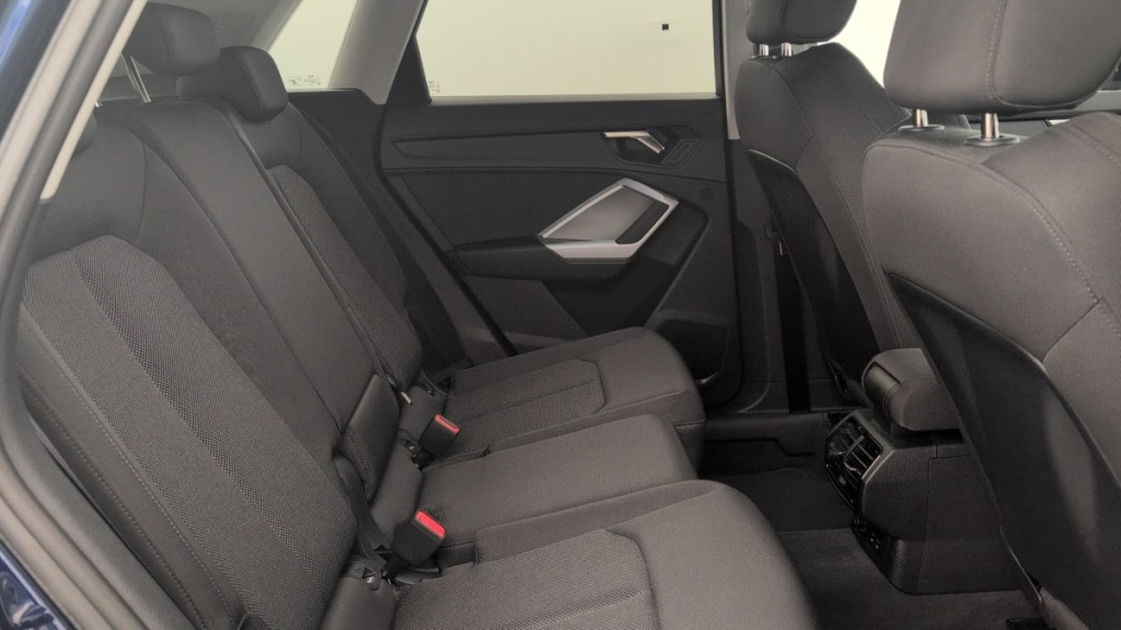 AUDI Q3 35 TDI 150 ch S tronic 7 Design - ref: 1-395263 - Photo 10