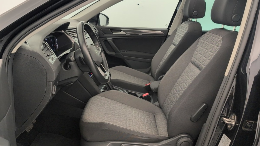 VOLKSWAGEN Tiguan 1.5 TSI 150ch DSG7 Life Plus - ref: 1-396216 - Photo 16