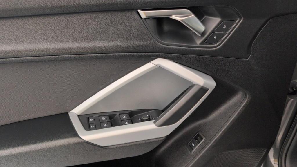 AUDI Q3 35 TDI 150 ch S tronic 7 Design - ref: 1-396318 - Photo 14