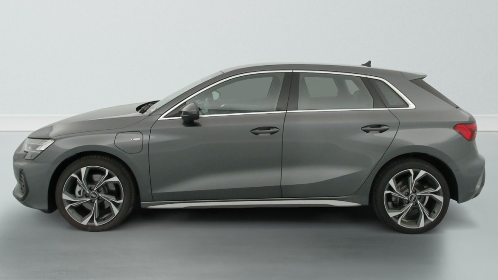 AUDI A3 Sportback TFSI e Hybride rechargeable 204 S tronic 6 S line - ref: 1-398272 - Photo 4