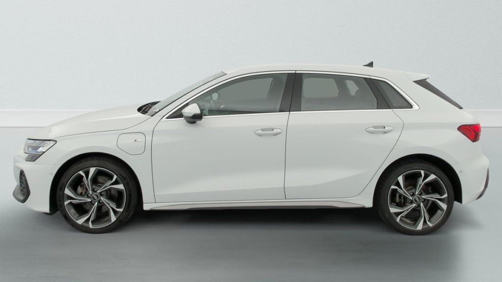 AUDI A3 Sportback TFSI e Hybride rechargeable 204 S tronic 6 S line - ref: 1-398276 - Photo 4