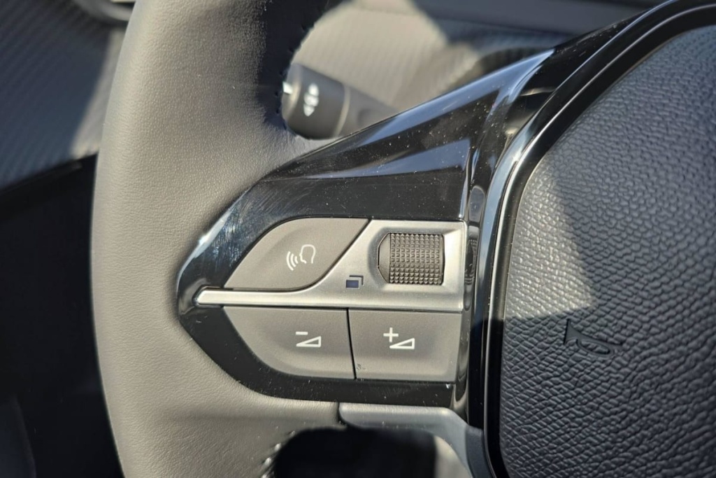 PEUGEOT 208 Hybrid 110 ch e-DCS6 Allure - ref: 1-404373 - Photo 15