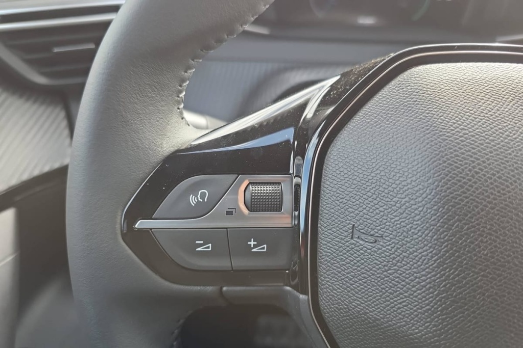 PEUGEOT 2008 Hybrid 145 e-DCS6 Allure - ref: 1-404423 - Photo 15