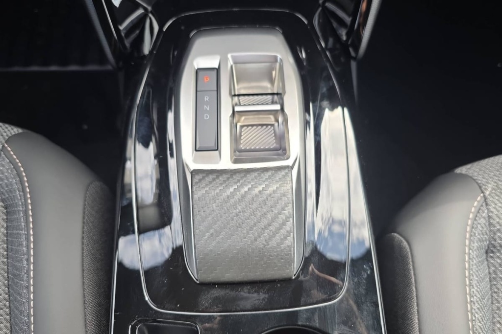PEUGEOT 2008 Hybrid 145 e-DCS6 Allure - ref: 1-404423 - Photo 20