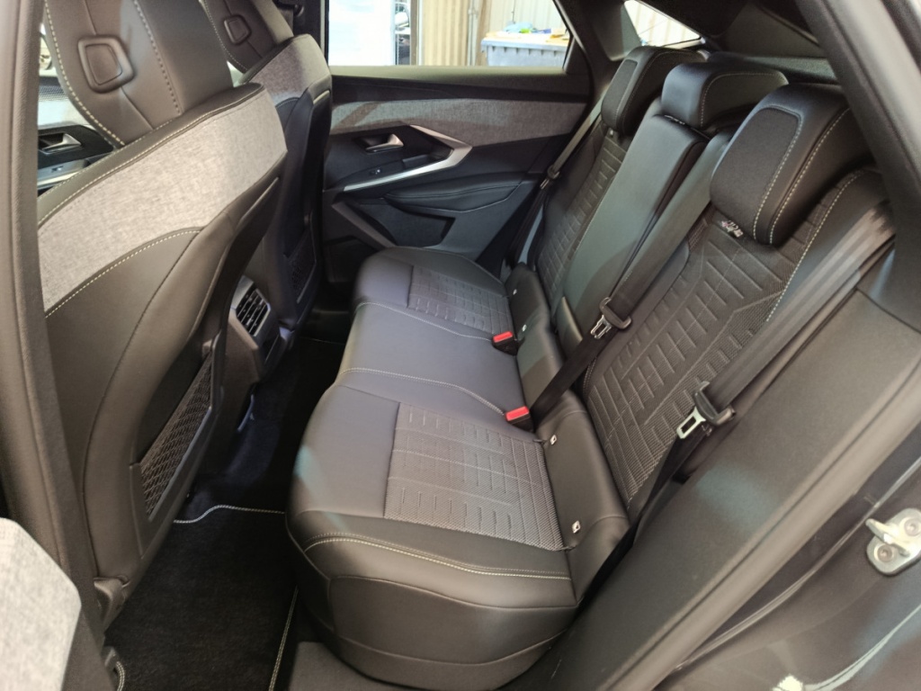 PEUGEOT 3008 1.2 HYBRID 145 E-DCS6 GT - ref: 13-3742683 - Photo 16