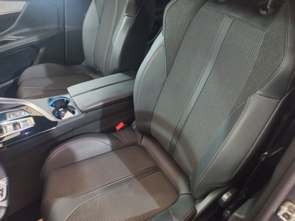 PEUGEOT 3008 PureTech 130 S&S EAT8 GT - ref: 13-3796878 - Photo 9