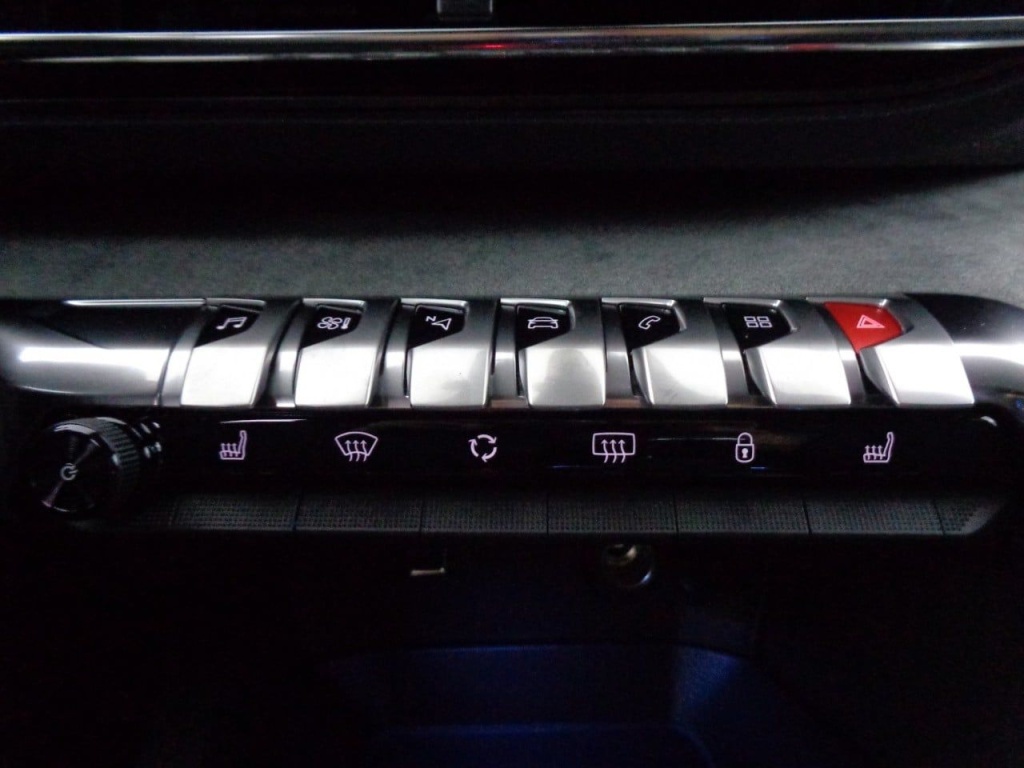 PEUGEOT 3008 1.2 PURETECH 130CH GT - ref: 2-674770 - Photo 11