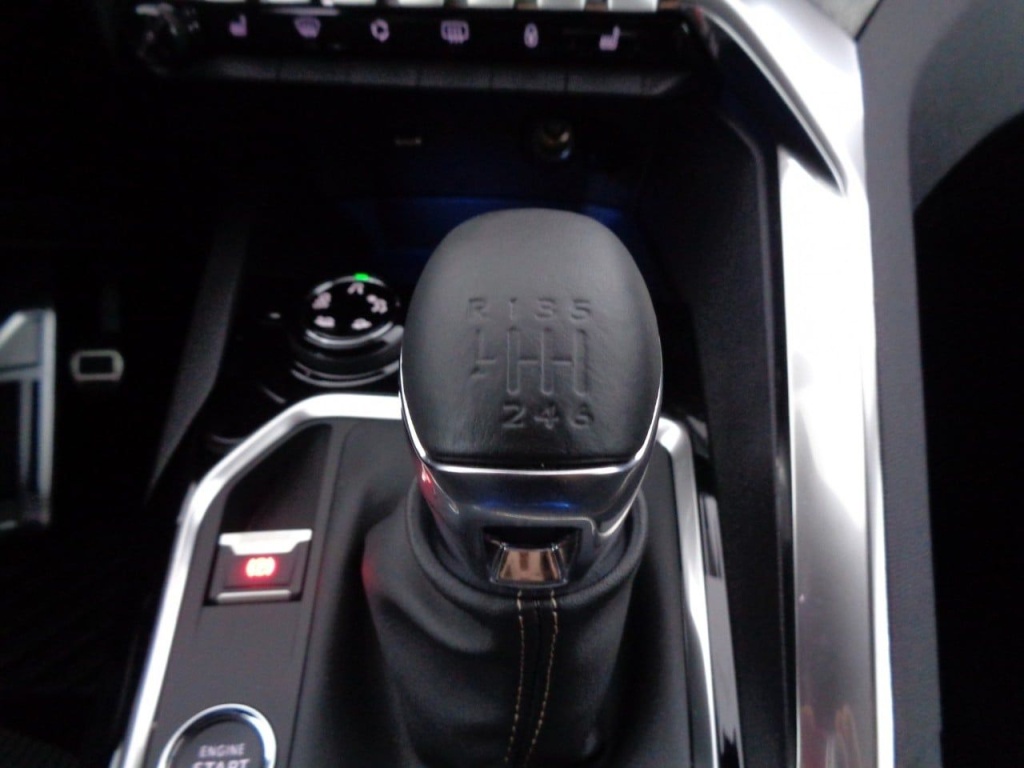 PEUGEOT 3008 1.2 PURETECH 130CH GT - ref: 2-674770 - Photo 14