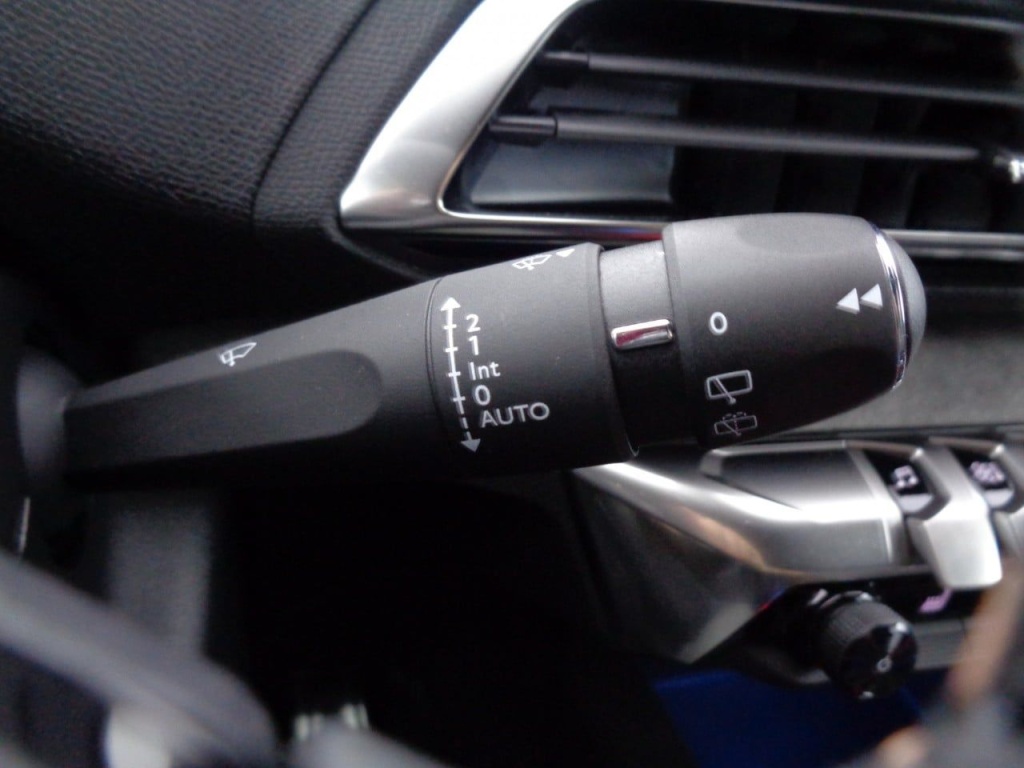 PEUGEOT 3008 1.2 PURETECH 130CH GT - ref: 2-674770 - Photo 17