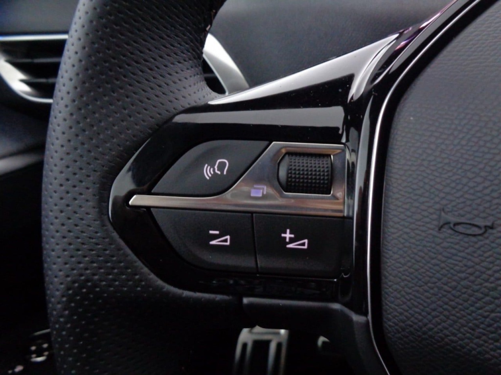PEUGEOT 3008 1.2 PURETECH 130CH GT - ref: 2-674770 - Photo 6