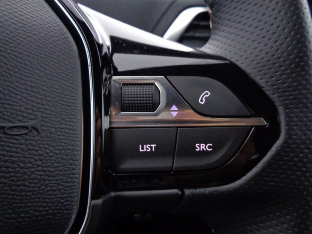 PEUGEOT 3008 1.2 PURETECH 130CH GT - ref: 2-674770 - Photo 7