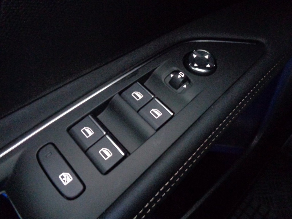 PEUGEOT 3008 1.2 PURETECH 130CH EAT8 GT - ref: 2-675342 - Photo 6
