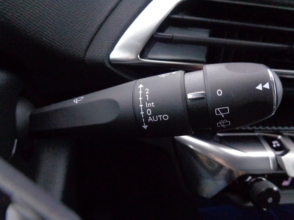 PEUGEOT 3008 1.2 PURETECH 130CH ALLURE - ref: 2-675348 - Photo 10