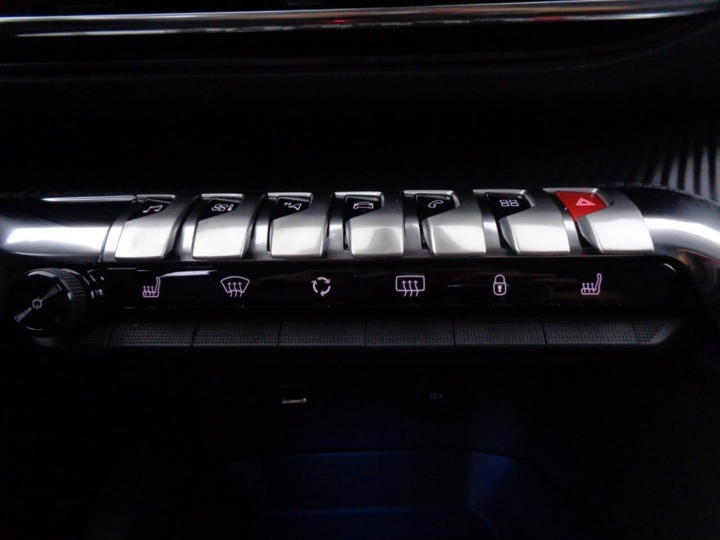 PEUGEOT 3008 1.2 PURETECH 130CH ALLURE - ref: 2-675348 - Photo 5