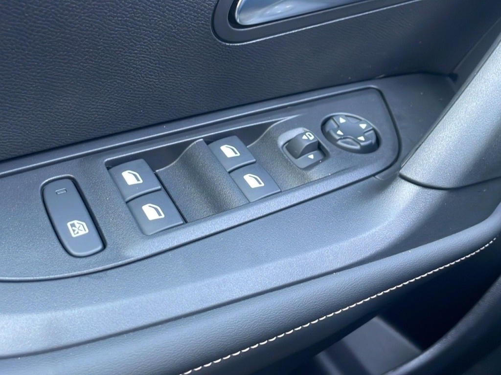 PEUGEOT 2008 1.2 HYBRID 145CH E-DCS6 ALLURE - ref: 2-766263 - Photo 18