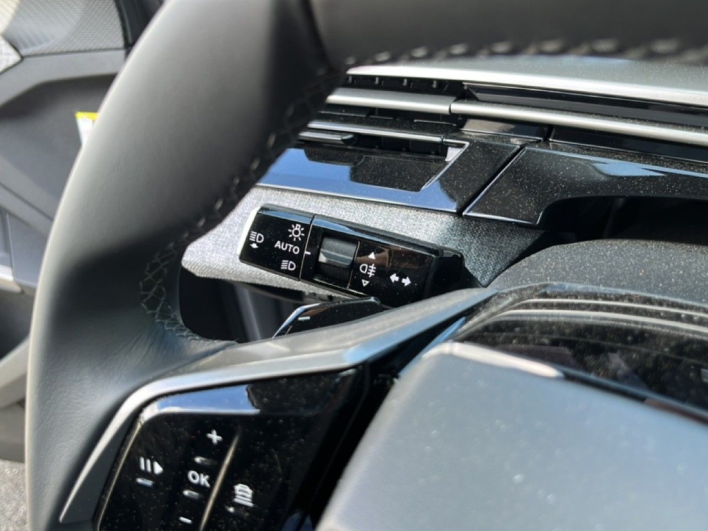 PEUGEOT 5008 1.2 HYBRID 145CH E-DCS6 ALLURE - ref: 2-808660 - Photo 16