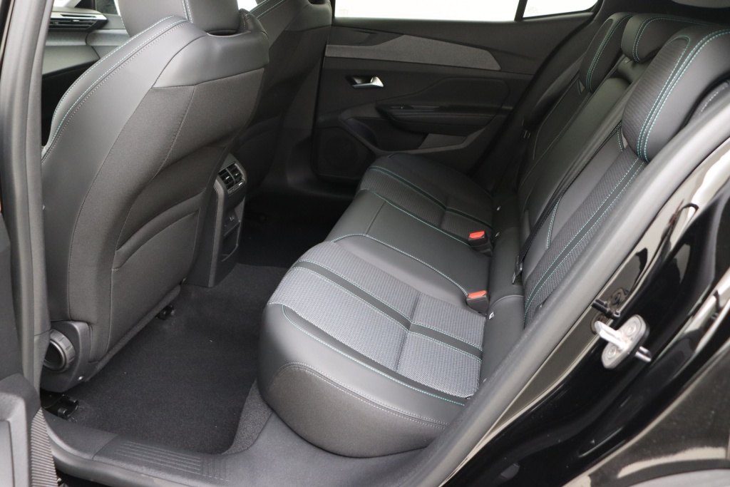 PEUGEOT 408 Allure 58 kWh Electric 214 hp Auto    - ref: 7-45787 - Photo 16