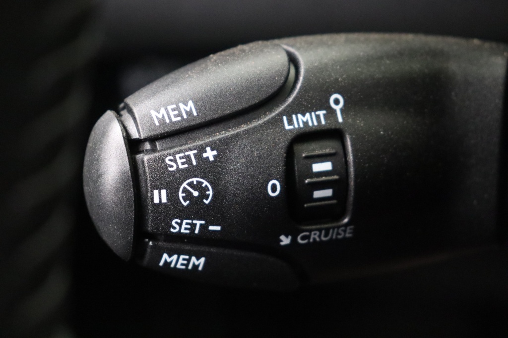 PEUGEOT 2008 Style Hybrid 145 e-DSC6    - ref: 7-46759 - Photo 19