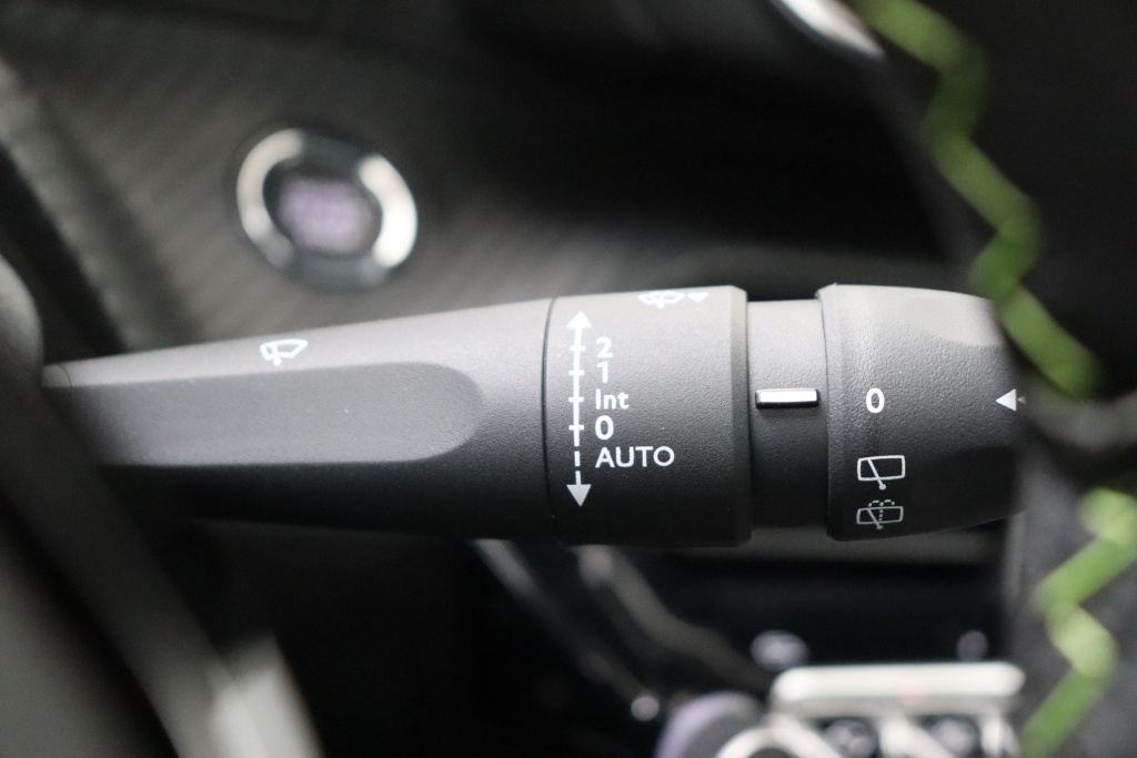 PEUGEOT 2008 GT Hybrid 145 hp e-DSC6 - ref: 7-51060 - Photo 19