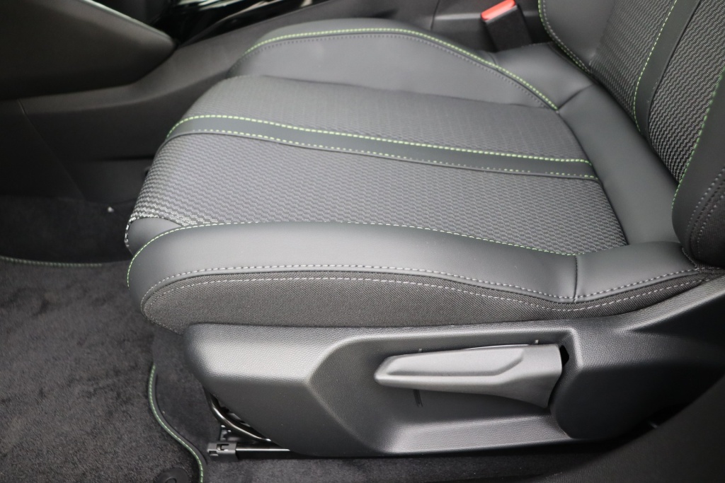 PEUGEOT 2008 GT Hybrid 145 hp e-DSC6 - ref: 7-51065 - Photo 15