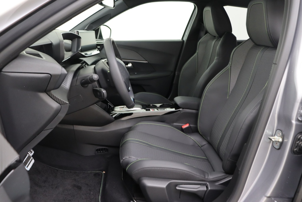PEUGEOT 2008 GT Hybrid 145 hp e-DSC6 - ref: 7-51099 - Photo 13