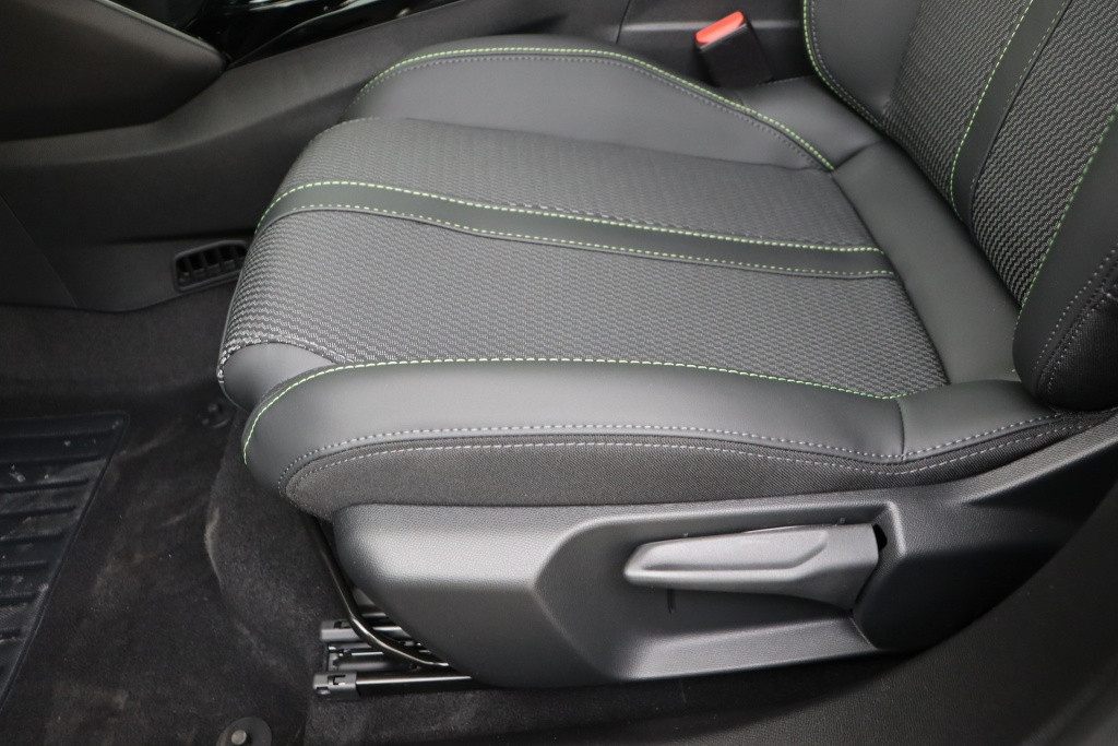 PEUGEOT 2008 GT Hybrid 145 hp e-DSC6 - ref: 7-51112 - Photo 14