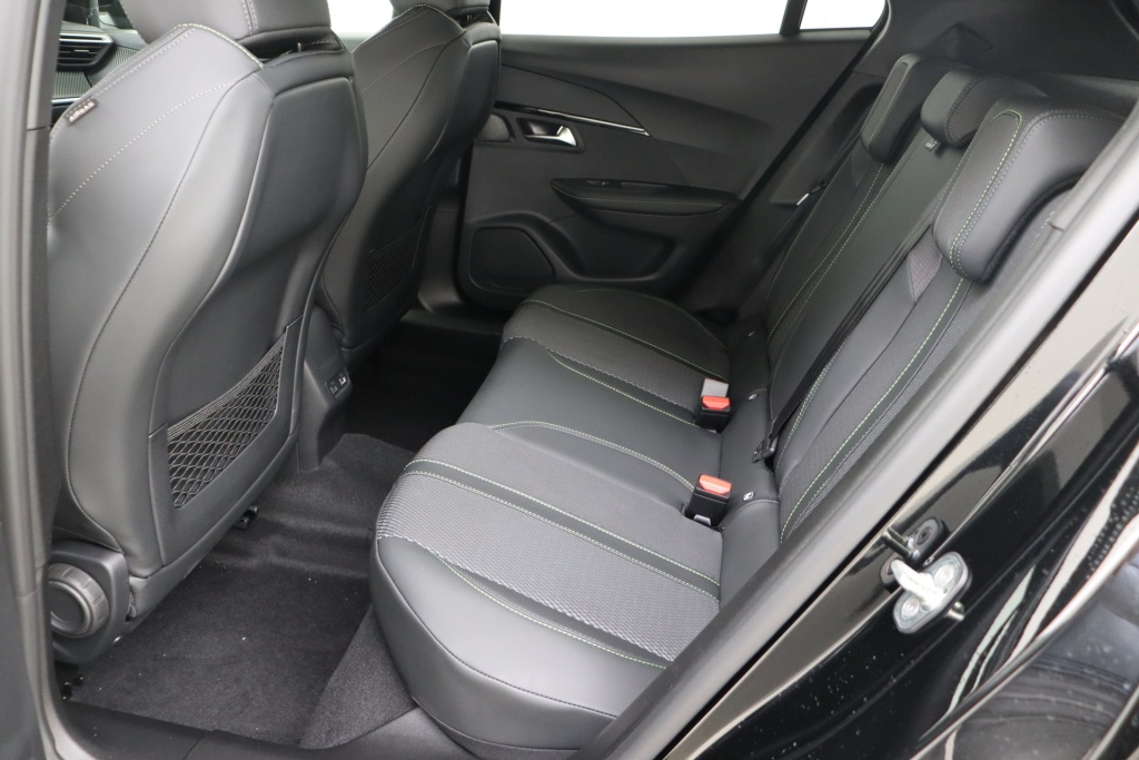 PEUGEOT 2008 GT Hybrid 145 hp e-DSC6 - ref: 7-51112 - Photo 16