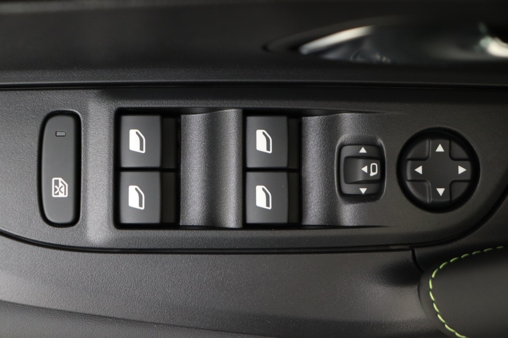 PEUGEOT 2008 GT Hybrid 145 hp e-DSC6 - ref: 7-51112 - Photo 17