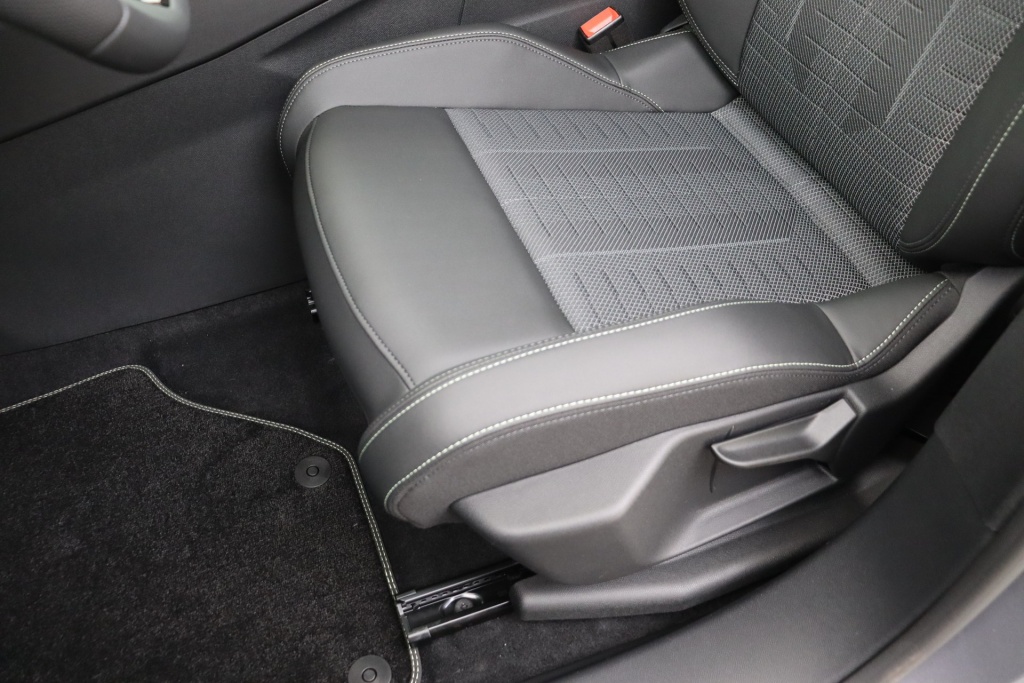 PEUGEOT 5008 GT Hybrid 145 hp e-DSC6 - ref: 7-51263 - Photo 15