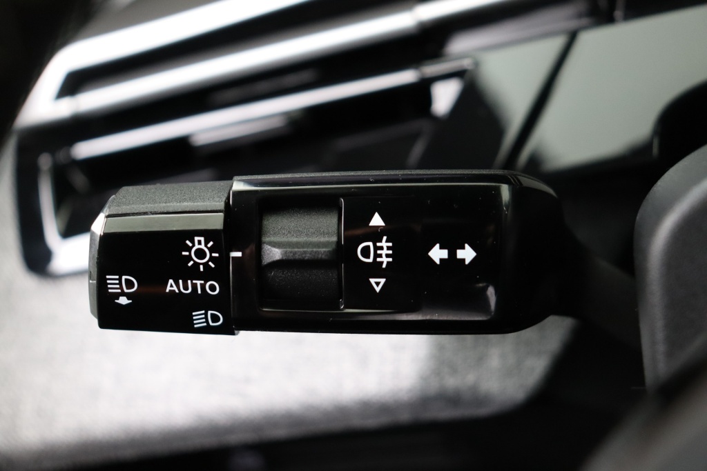 PEUGEOT 5008 GT Hybrid 145 hp e-DSC6 - ref: 7-51263 - Photo 17