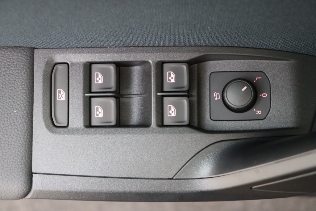 SEAT Arona Play Plus 1,0 TSI 115 hp DSG7 - ref: 7-52443 - Photo 17