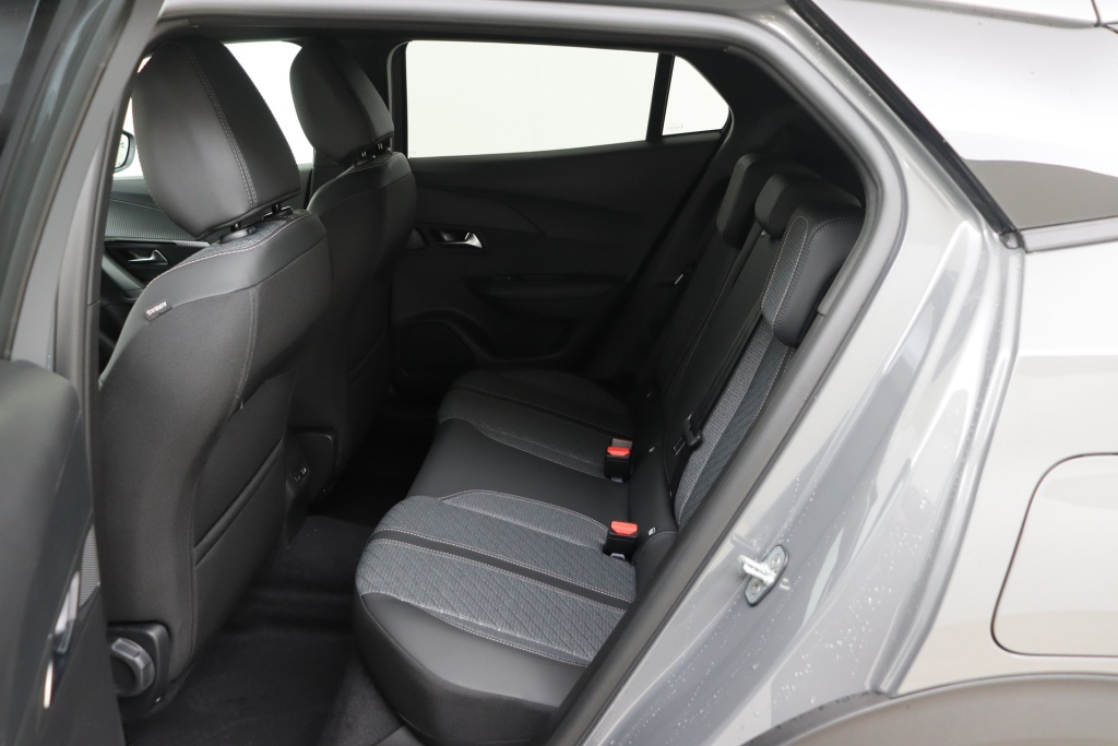 PEUGEOT 2008 Allure  1.2 Turbo 100 hp Man. 6    - ref: 7-56300 - Photo 13