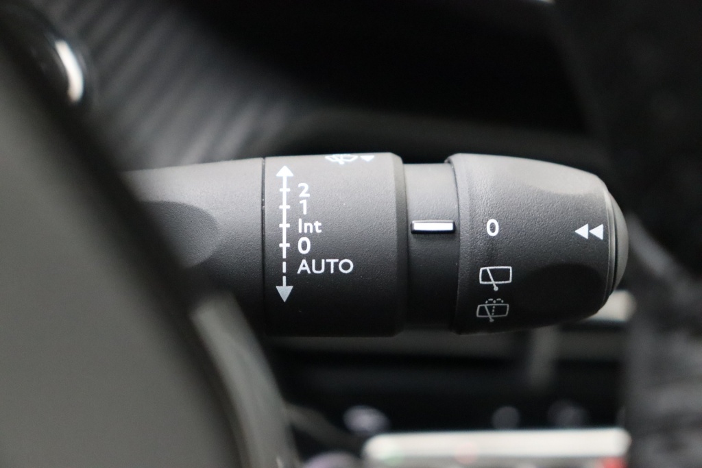 PEUGEOT 2008 Allure  1.2 Turbo 100 hp Man. 6    - ref: 7-56300 - Photo 18