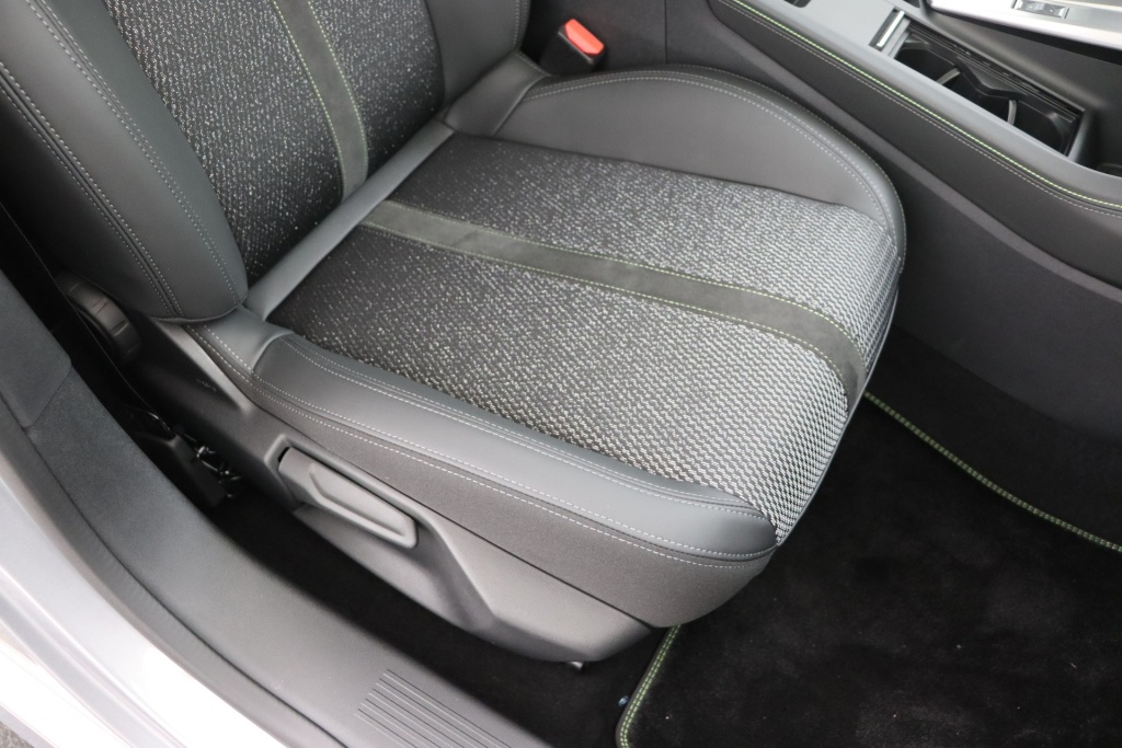 PEUGEOT 308 GT Hybrid 145 e-DCS6 - ref: 7-56344 - Photo 16