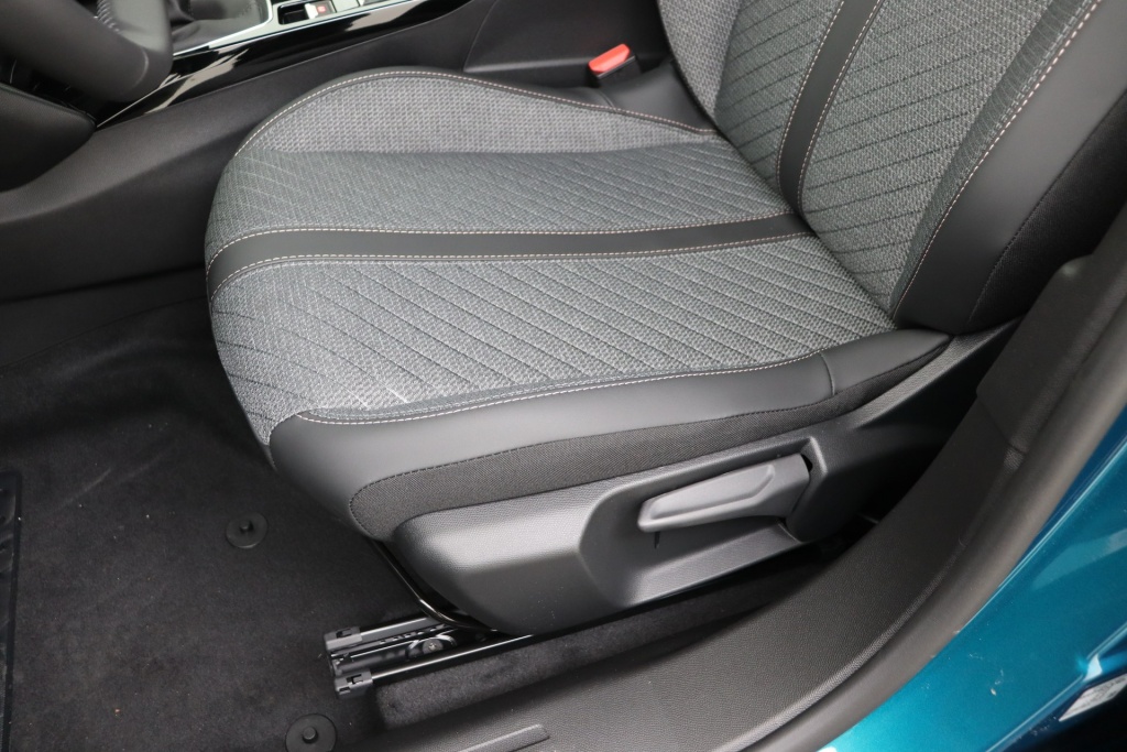 PEUGEOT 2008 Allure 1.2 Turbo 100 hp Man. 6    - ref: 7-56573 - Photo 15