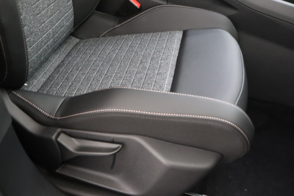 PEUGEOT 5008 Allure Hybrid 145 e-DCS6 - ref: 7-56725 - Photo 15