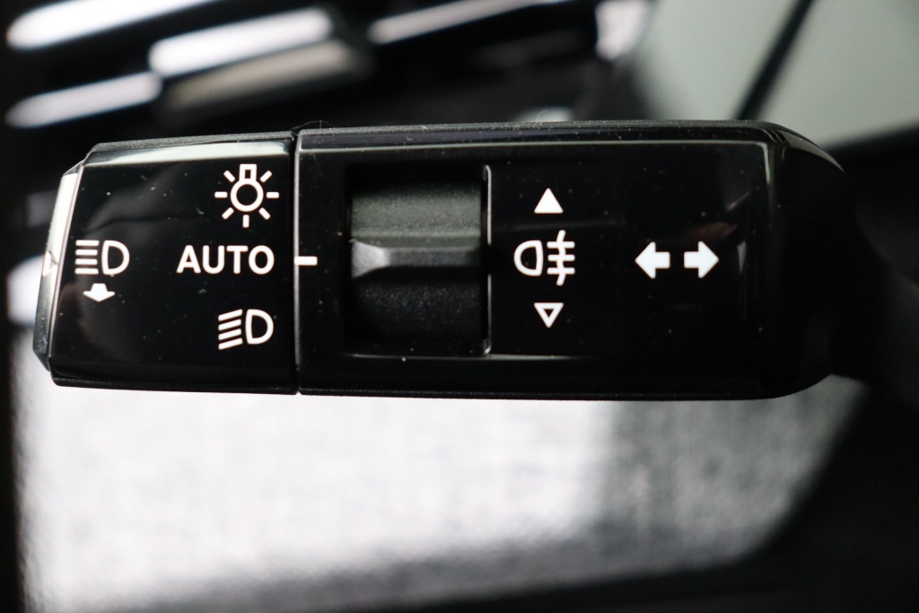 PEUGEOT 5008 Allure Hybrid 145 e-DCS6 - ref: 7-56725 - Photo 18